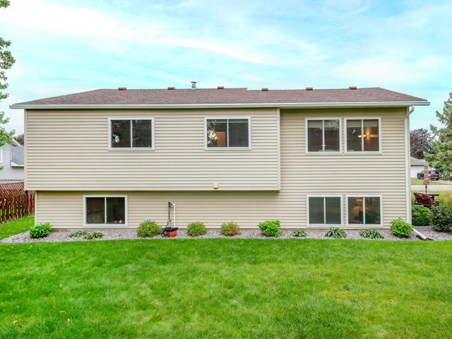 1466 Laurel Avenue, Saint Paul Park, MN 55071