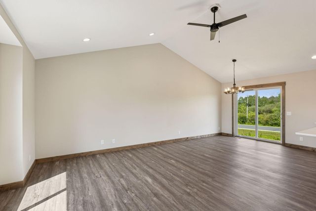 521 Summit Circle, Baldwin, WI 54002