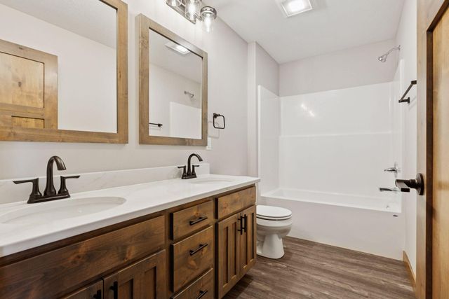 521 Summit Circle, Baldwin, WI 54002