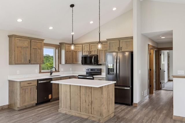 521 Summit Circle, Baldwin, WI 54002