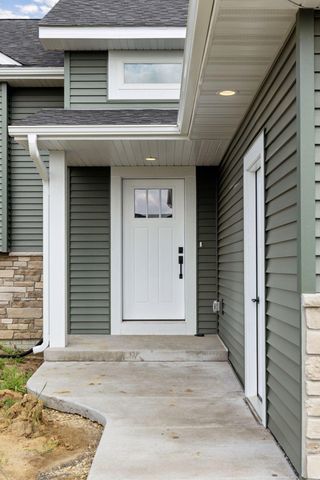 521 Summit Circle, Baldwin, WI 54002