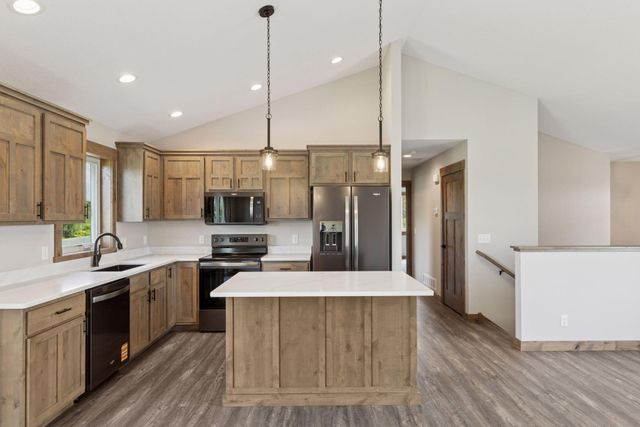 521 Summit Circle, Baldwin, WI 54002