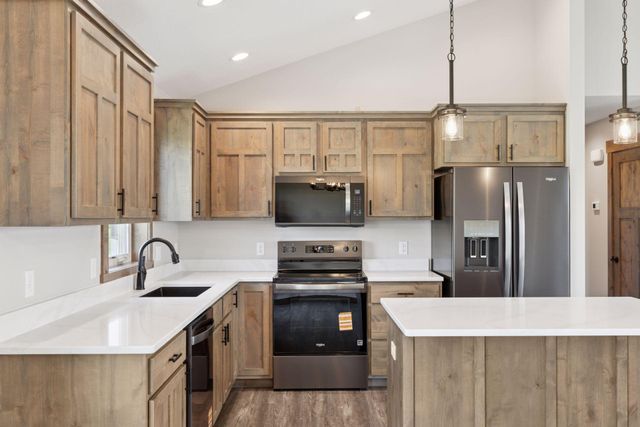 521 Summit Circle, Baldwin, WI 54002