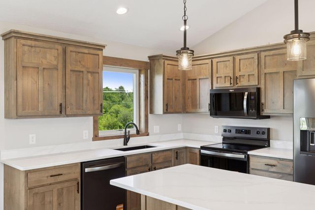 521 Summit Circle, Baldwin, WI 54002