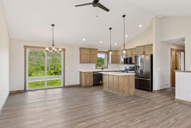 521 Summit Circle, Baldwin, WI 54002