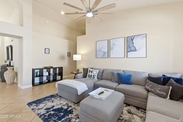 4442 E GRAYTHORN Street, Phoenix, AZ 85044