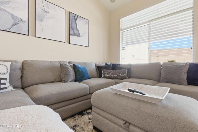 4442 E GRAYTHORN Street, Phoenix, AZ 85044