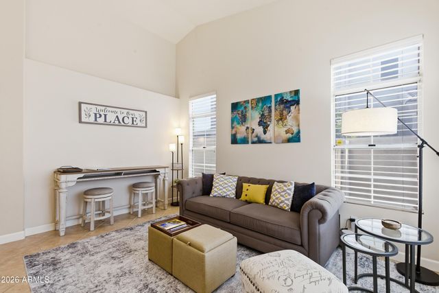 4442 E GRAYTHORN Street, Phoenix, AZ 85044