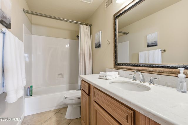 4442 E GRAYTHORN Street, Phoenix, AZ 85044