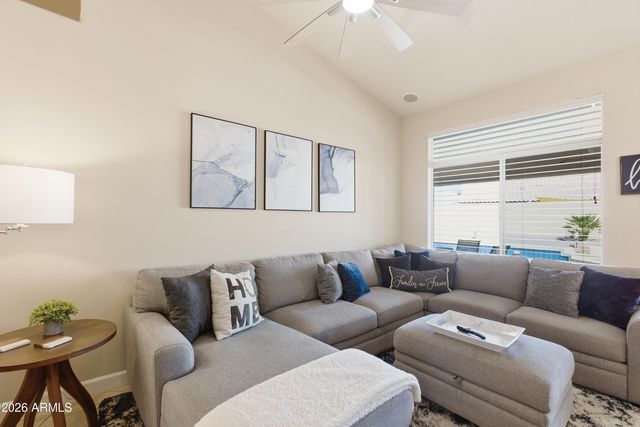 4442 E GRAYTHORN Street, Phoenix, AZ 85044