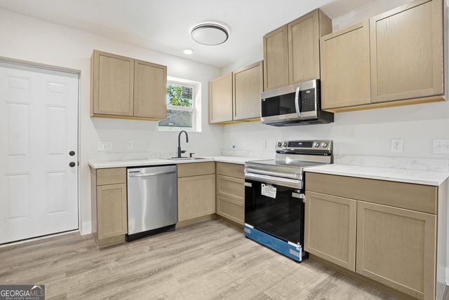 211 Jenks Street, Savannah, GA 31415