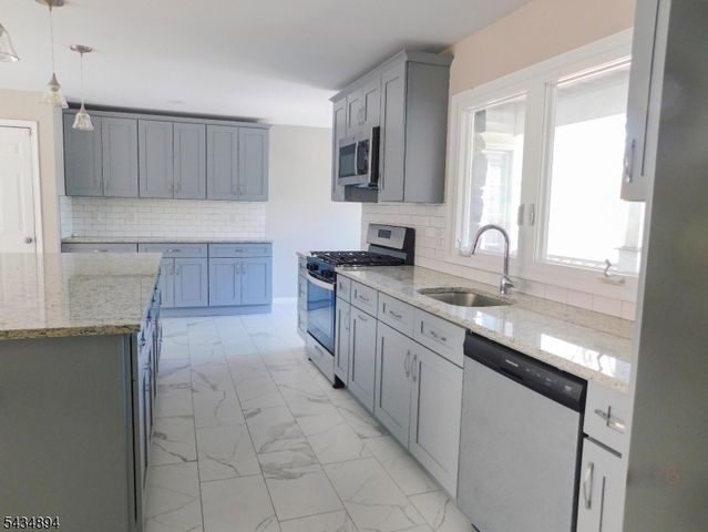 4 Spring Hill Rd, Franklin Twp., NJ 08801