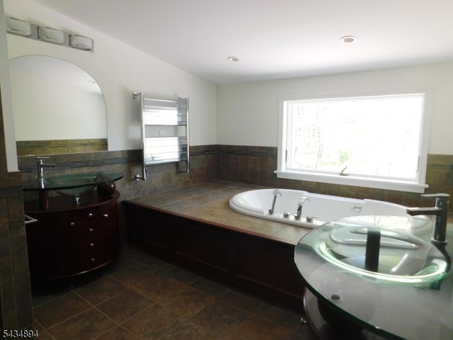 4 Spring Hill Rd, Franklin Twp., NJ 08801