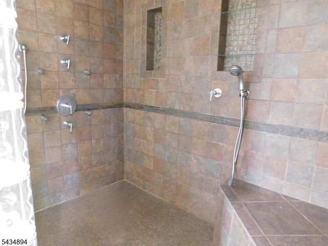 4 Spring Hill Rd, Franklin Twp., NJ 08801