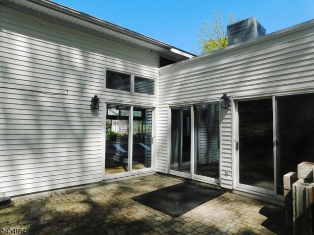 4 Spring Hill Rd, Franklin Twp., NJ 08801