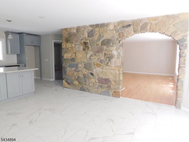 4 Spring Hill Rd, Franklin Twp., NJ 08801