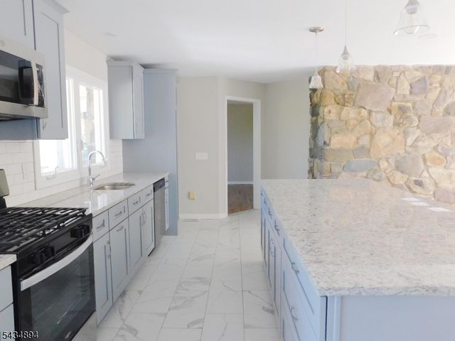 4 Spring Hill Rd, Franklin Twp., NJ 08801