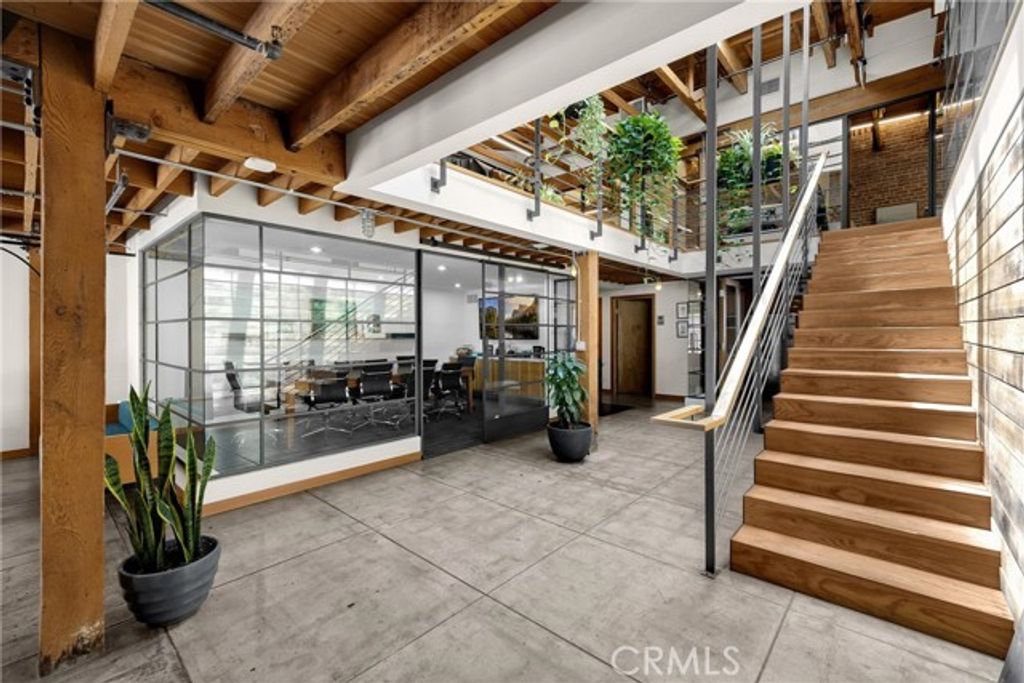 425 E 4th Street, Long Beach, CA 90802