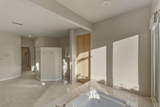 2464 Canyon Creek Rd, Escondido, CA 92025