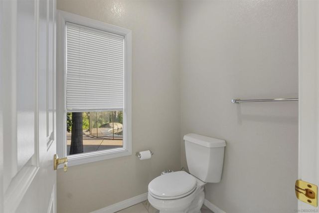 2464 Canyon Creek Rd, Escondido, CA 92025