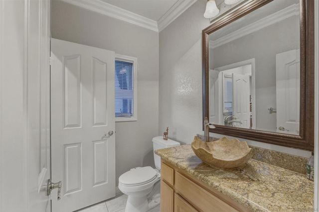 2464 Canyon Creek Rd, Escondido, CA 92025