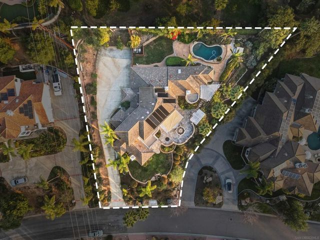 2464 Canyon Creek Rd, Escondido, CA 92025