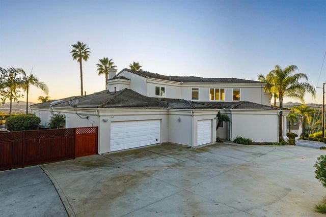 2464 Canyon Creek Rd, Escondido, CA 92025