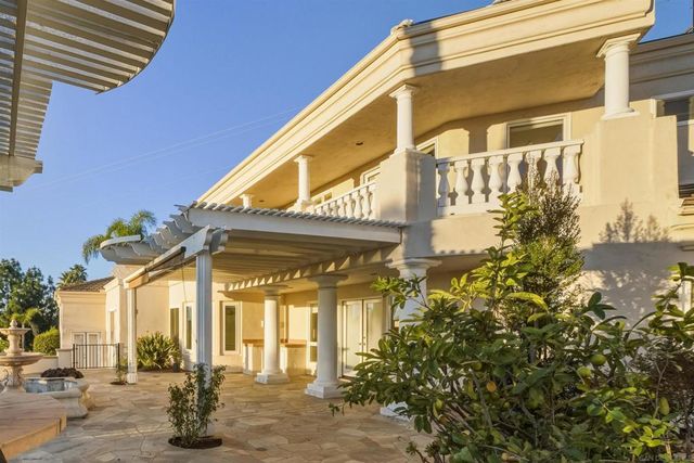 2464 Canyon Creek Rd, Escondido, CA 92025