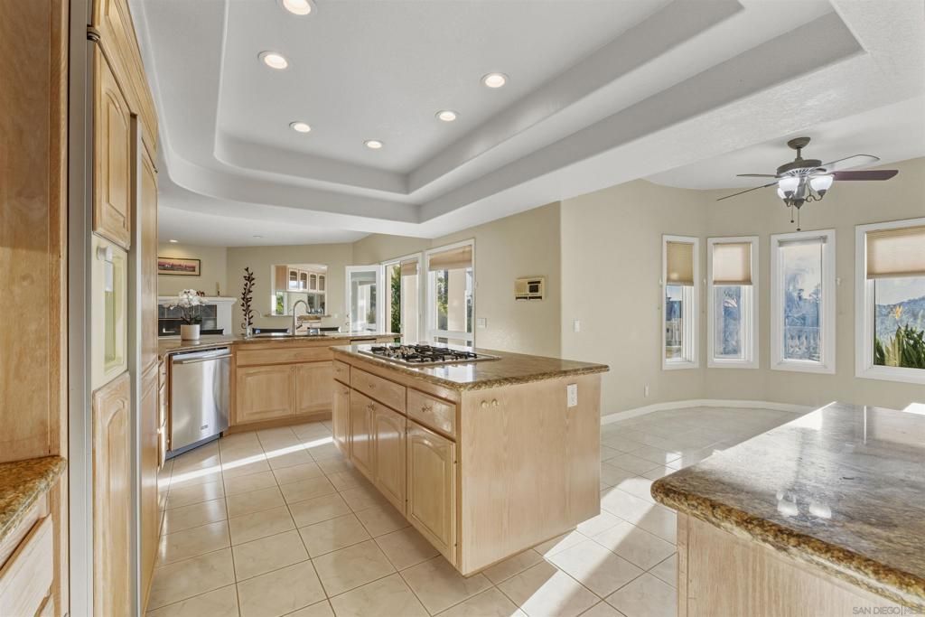 Image 14 of property listing at 2464 Canyon Creek Rd, Escondido, CA 92025