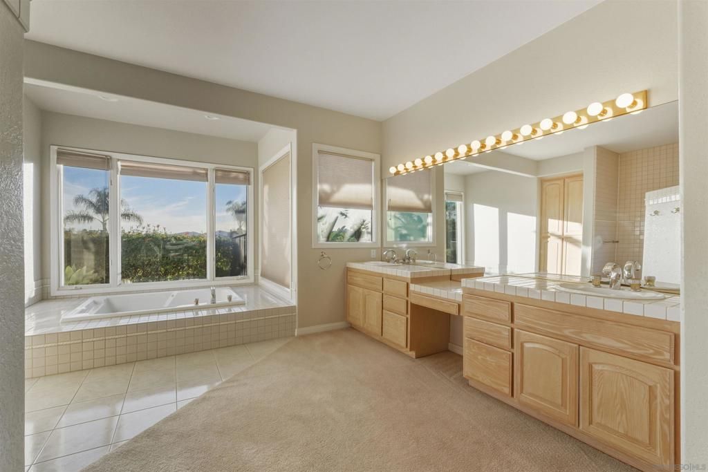 Image 24 of property listing at 2464 Canyon Creek Rd, Escondido, CA 92025