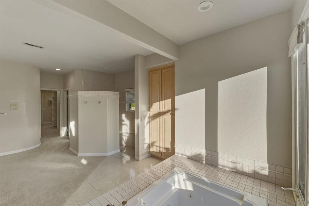 Image 25 of property listing at 2464 Canyon Creek Rd, Escondido, CA 92025