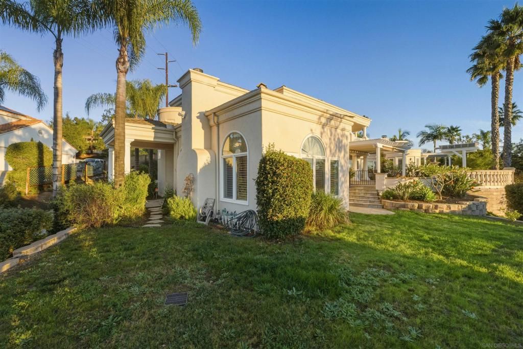 Image 6 of property listing at 2464 Canyon Creek Rd, Escondido, CA 92025