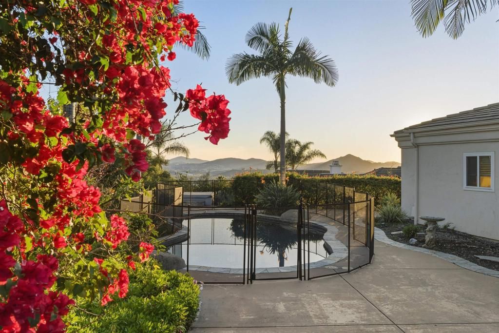 Image 9 of property listing at 2464 Canyon Creek Rd, Escondido, CA 92025