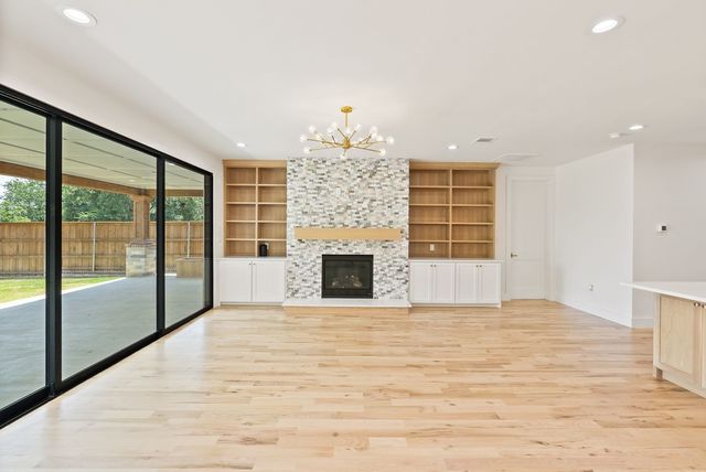 1334 E Kiest Boulevard, Dallas, TX 75216
