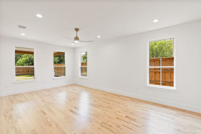 1334 E Kiest Boulevard, Dallas, TX 75216