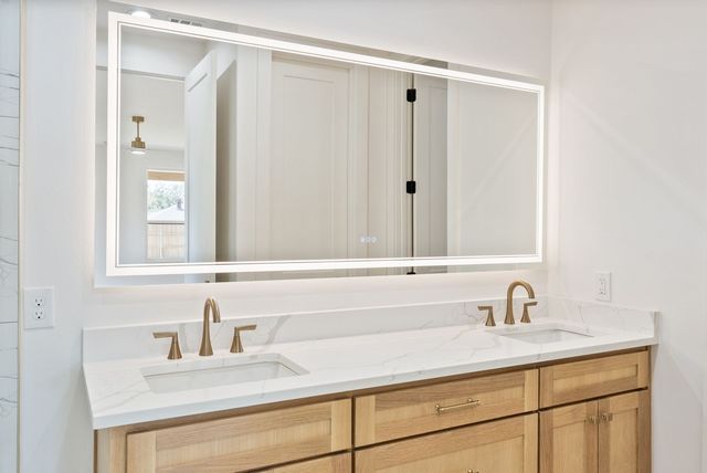 1334 E Kiest Boulevard, Dallas, TX 75216