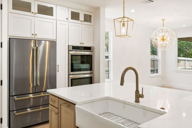 1334 E Kiest Boulevard, Dallas, TX 75216