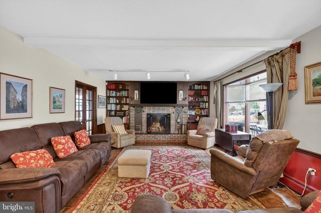 1328 HIGHLAND AVE, Abington, PA 19001