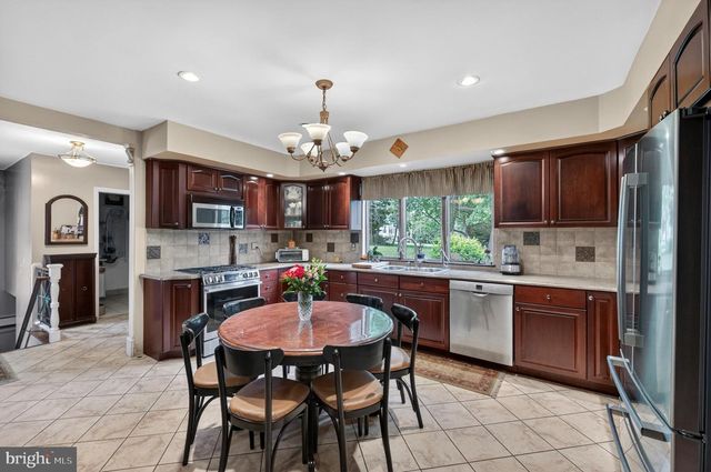 1328 HIGHLAND AVE, Abington, PA 19001