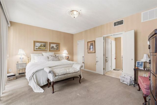 10125 Valley Forge Drive, Houston, TX 77042