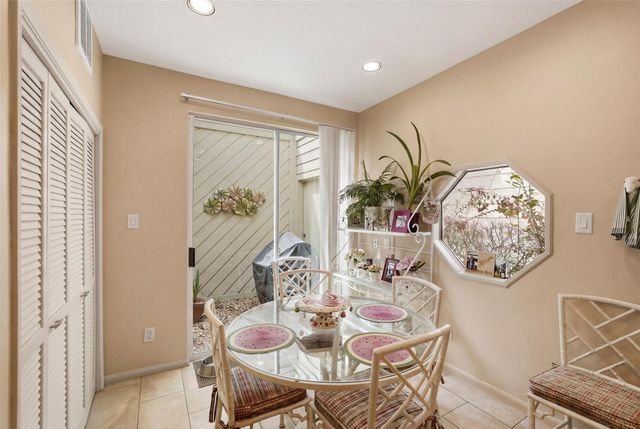 10125 Valley Forge Drive, Houston, TX 77042