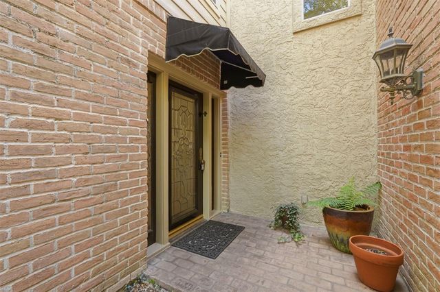 10125 Valley Forge Drive, Houston, TX 77042