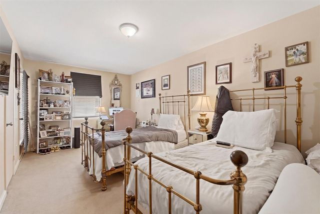 10125 Valley Forge Drive, Houston, TX 77042