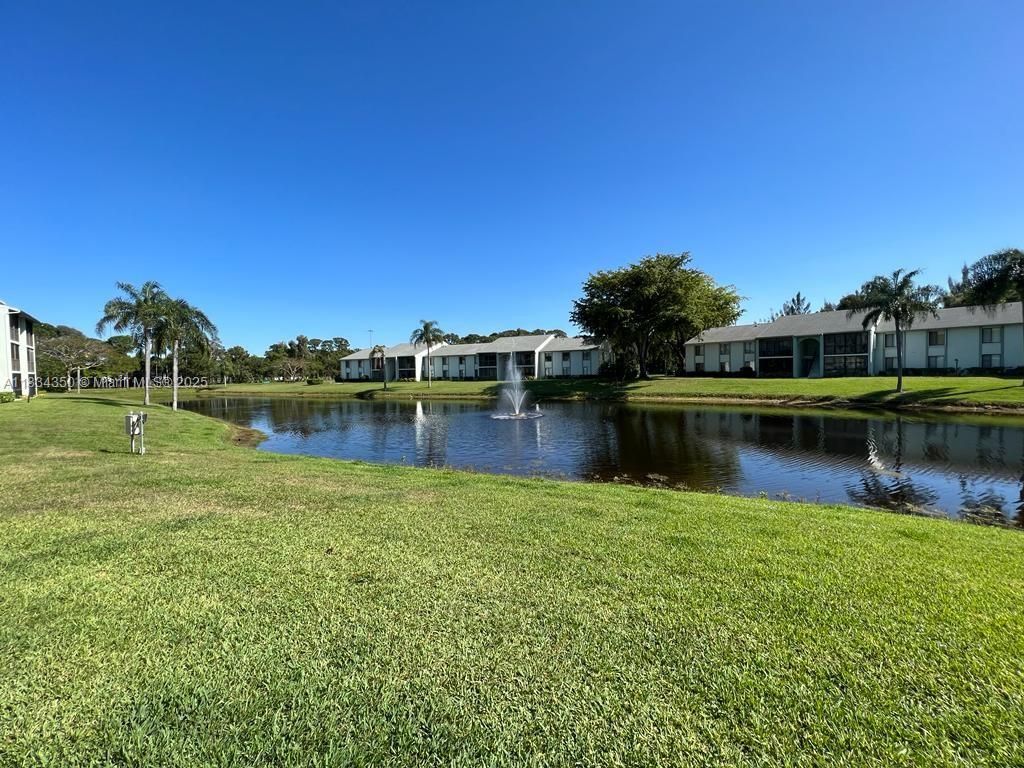 Image 9 of property listing at 3606 Alder Dr F2, West Palm Beach, FL 33417
