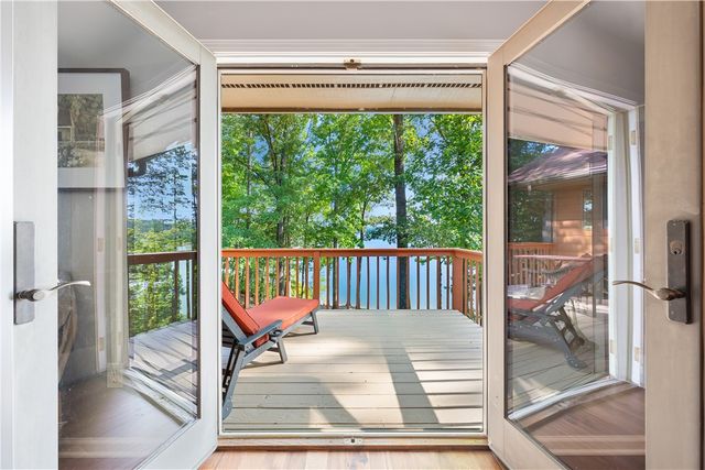 323 N Shores Drive, Westminster, SC 29693