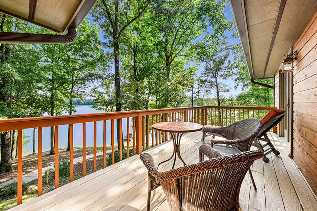 323 N Shores Drive, Westminster, SC 29693