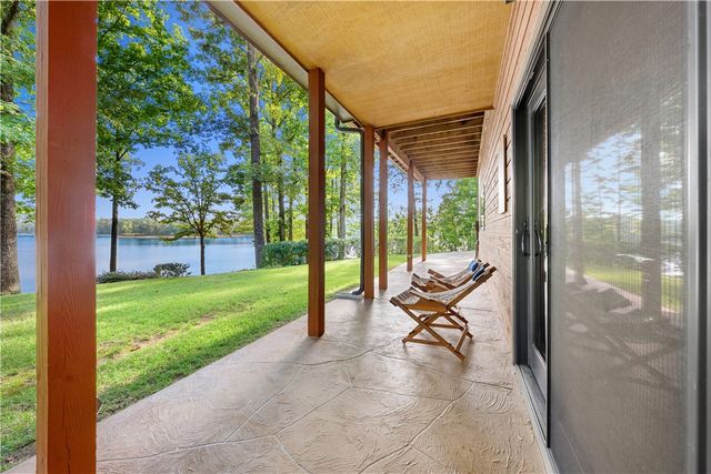 323 N Shores Drive, Westminster, SC 29693