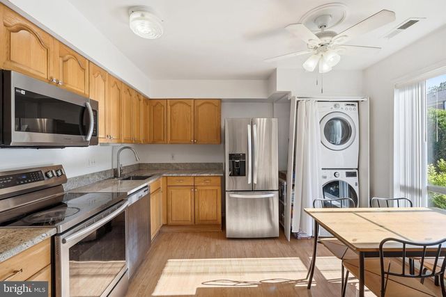 3695 PERSIMMON CIR, Fairfax, VA 22031