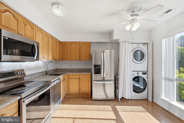 3695 PERSIMMON CIR, Fairfax, VA 22031