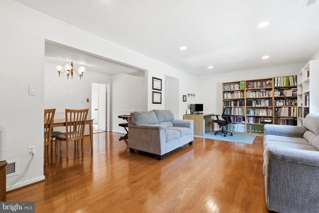 3695 PERSIMMON CIR, Fairfax, VA 22031
